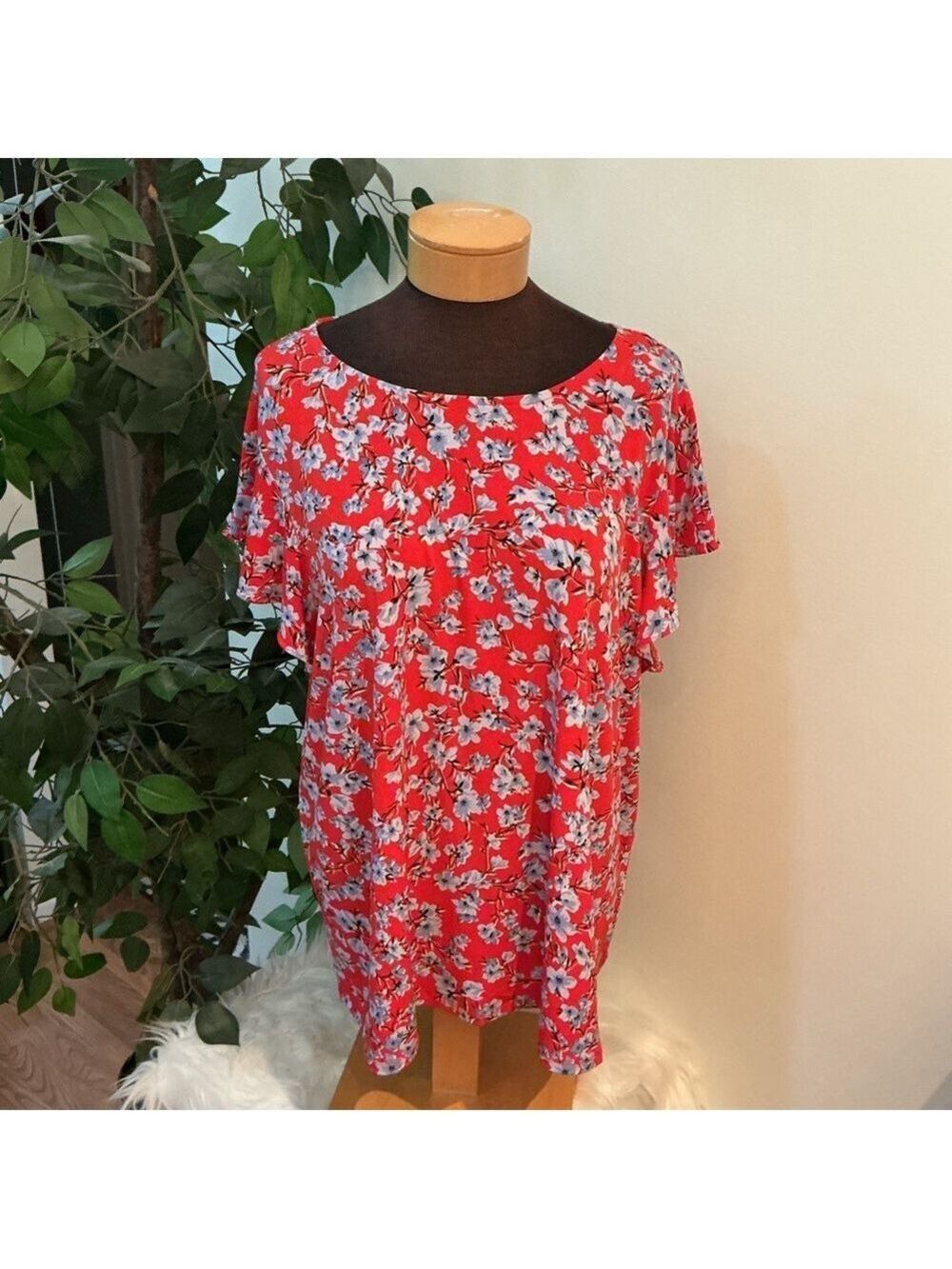 Tahari flutter sleeve floral crewneck blouse Woman’s size 2X NWT
